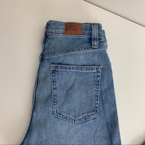 BDG High Waisted Girlfriend Jeans - Picture 4 of 7